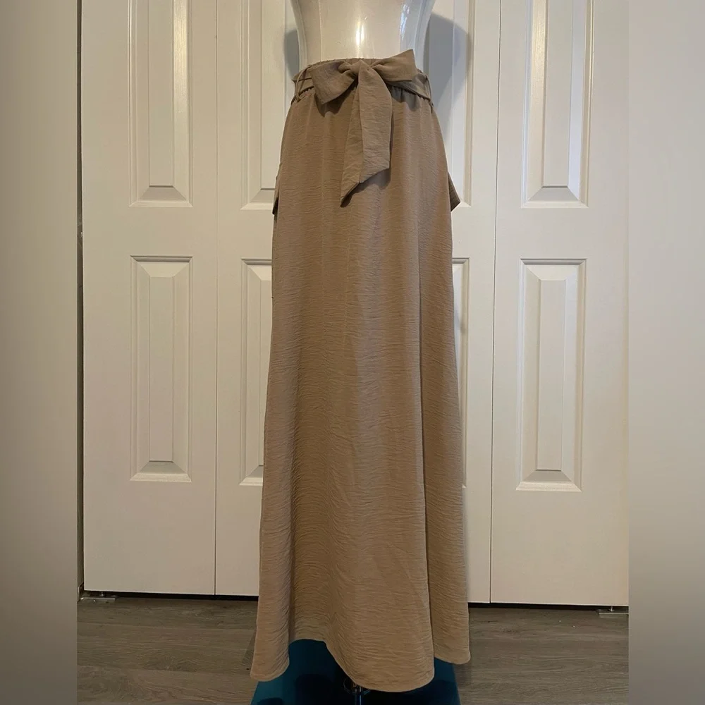 2/$22. NYCO Tan Safari-Style, Crinkled Elastic Waist Skirt w/Cargo Pockets NWT - Picture 1 of 4